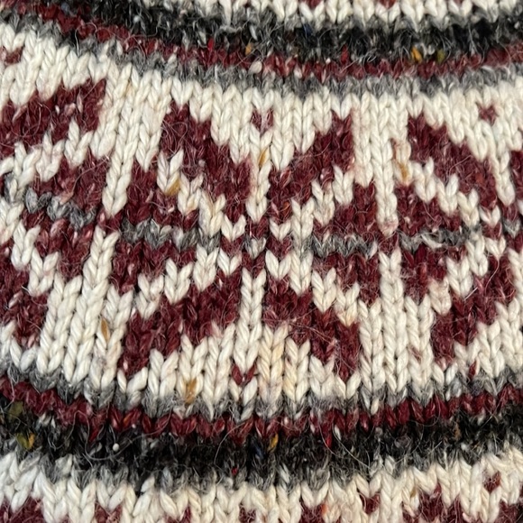 Women’s Sweater - Picture 2 of 3